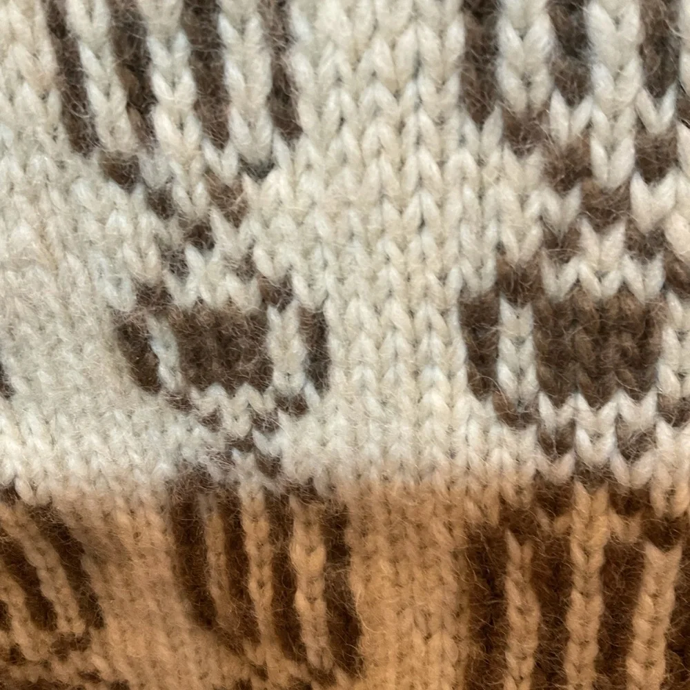 “HAND KNIT” Vintage Beige and Brown Patterned 100% Wool Sweater. - Picture 10 of 12